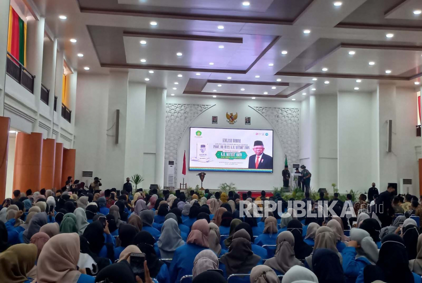 Wakil Presiden Maruf Amin saat memberikan kuliah umum di Universitas Negeri Islam Ar-Raniry Banda Aceh, Kamis (30/3/2023). 