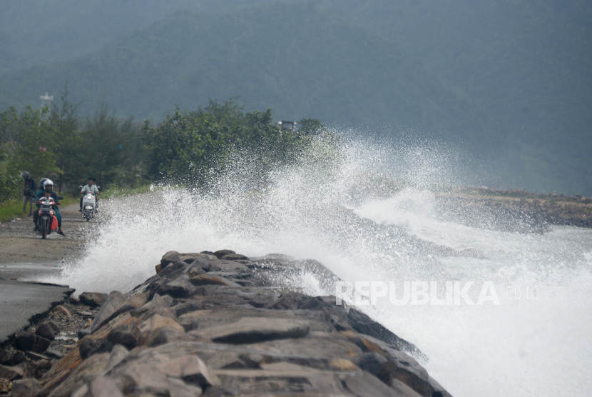 BMKG: Waspadai Gelombang Tinggi 4 Meter di Perairan Aceh (ilustrasi).