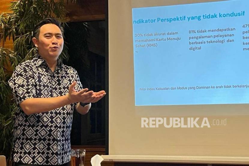 Peneliti utama dan Ketua Health Collaborative Center (HCC), dr. Ray Wagiu Basrowi memaparkan hasil survei bertajuk Perspektif dan Kepercayaan Terhadap Posyandu untuk peringatakan Hari Posyandu 2023 di Jakarta Selatan, Sabtu (29/4/2023).