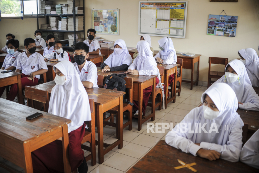Sejumlah pelajar berada di dalam kelas SDN Pengadilan 5, Kota Bogor, Jawa Barat.