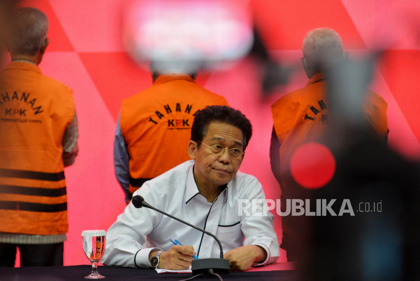Wakil Ketua KPK Johanis Tanak menyampaikan keterangan dalam konferensi pers pengumuman penahanan tersangka di Gedung KPK Merah Putih, Jakarta, Senin (8/5/2023).