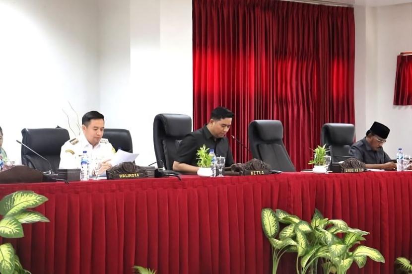 <i>Pemkot Kupang ajukan Raperda RPJMD untuk pembangunan berkelanjutan</i>.