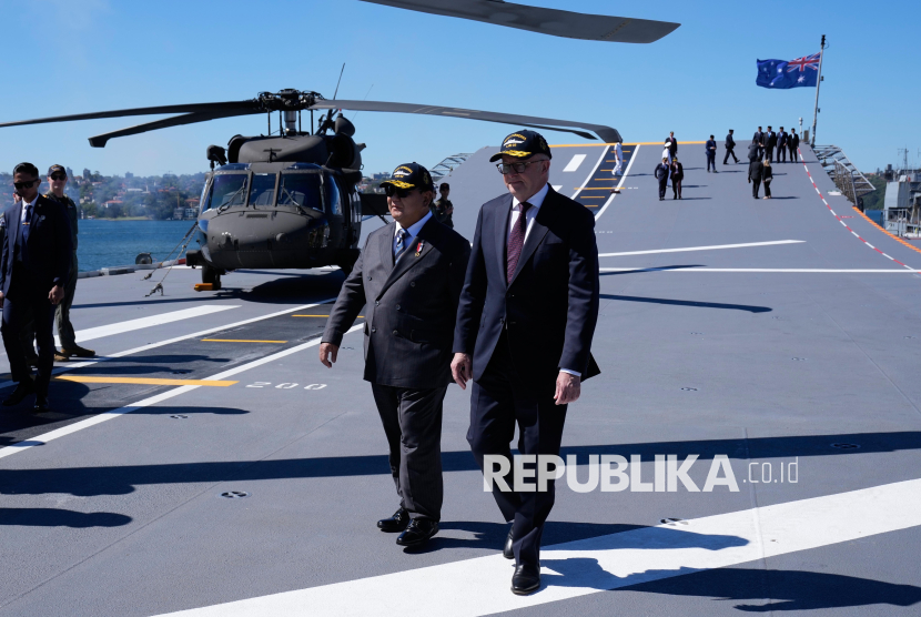 Momen Presiden Prabowo dan PM Albanese Tinjau Kapal Induk Australia HMAS Canberra