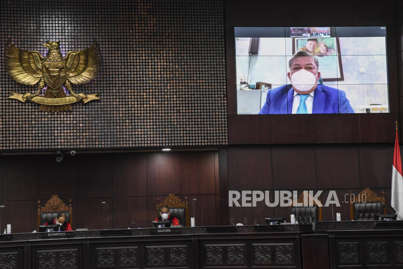 Pemohon Fahri Hamzah menyampaikan pendapatnya secara virtual saat sidang uji materiil Undang-Undang Nomor 7 Tahun 2017 tentang Pemilihan Umum terhadap UUD 1945 di Gedung Mahkamah Konsitusi, Jakarta Pusat, Senin (11/4/2022). 