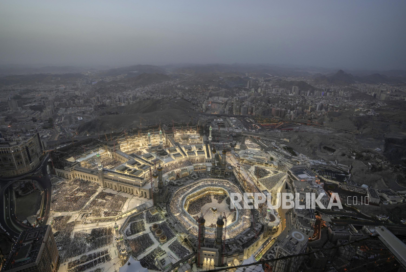 Kompleks Baitullah di Makkah, Arab Saudi, dilihat dari jauh (ilustrasi).