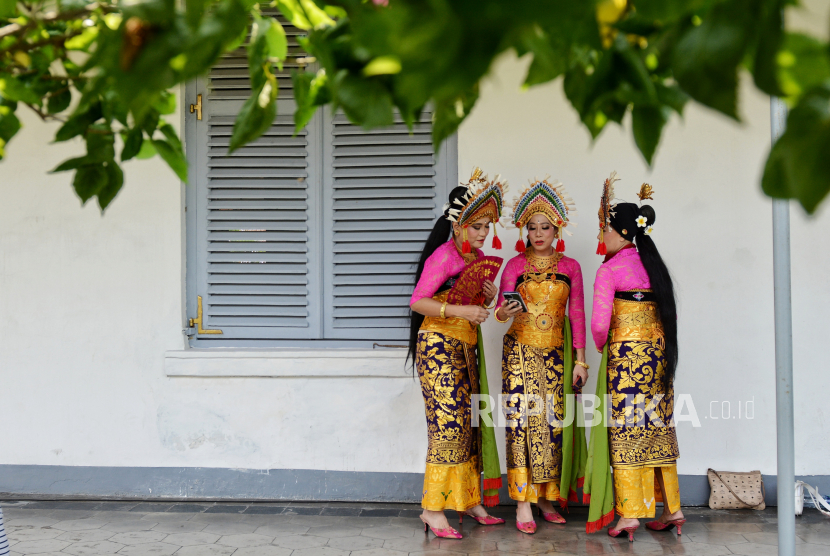 Penari mengenakan kostum kebaya. (ilustrasi)