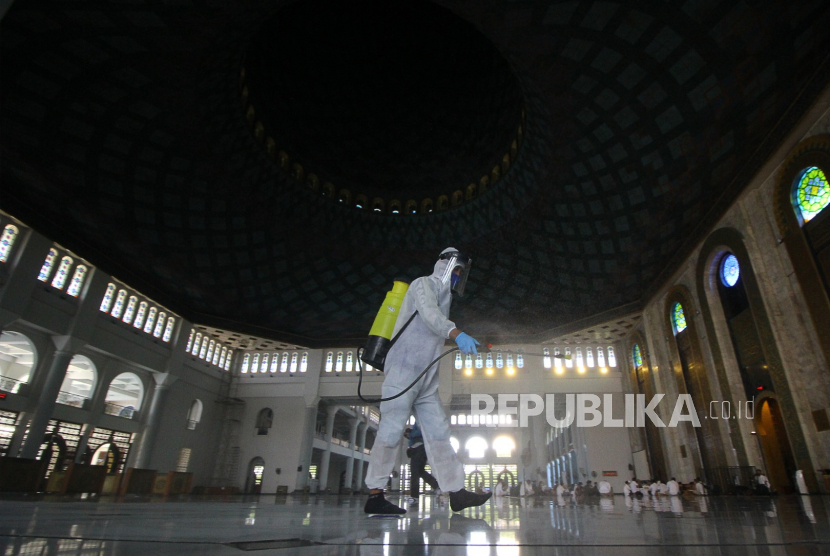 Masjid Al Akbar Surabaya tak Sekadar Megah dan Terkenal (Ilustrasi)