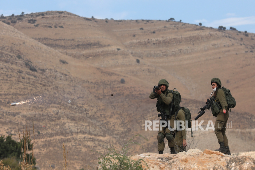 Tentara Israel tembak pria Palestina yang lemparkan bom api dekat permukiman Yahudi. Ilustrasi.