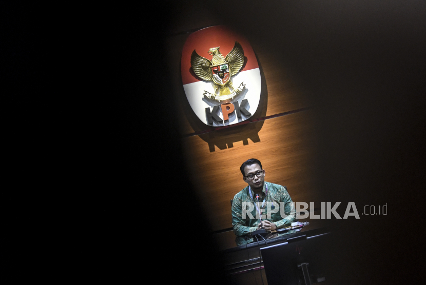 Jubir KPK Ali Fikri memberikan keterangan pers tentang kasus Djoko Tjandra dan Jaksa Pinangki di gedung KPK, Jakarta, Jumat (4/9/2020). KPK akan mengeluarkan surat perintah supervisi penanganan perkara Djoko Tjandra. 