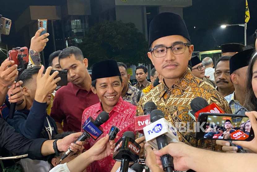 Ketua Umum Partai Solidaritas Indonesia (PSI), Kaesang Pangarep menanggapi wacana dirinya maju pada Pilkada Jakarta, di Kantor DPP Partai Golkar, Jakarta, Senin (15/5/2024) malam. 
