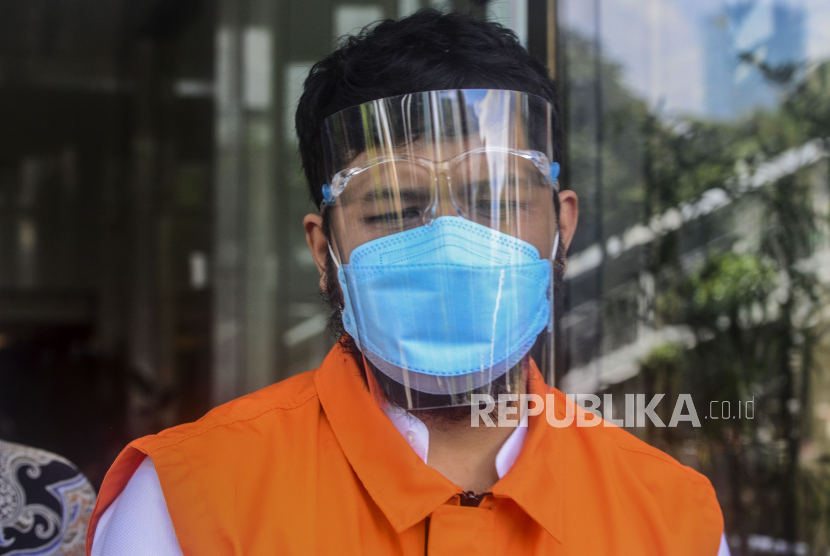 Anak dari Bupati nonaktif Bandung Barat Andri Wibawa usai menjalani pemeriksaan di Gedung KPK,