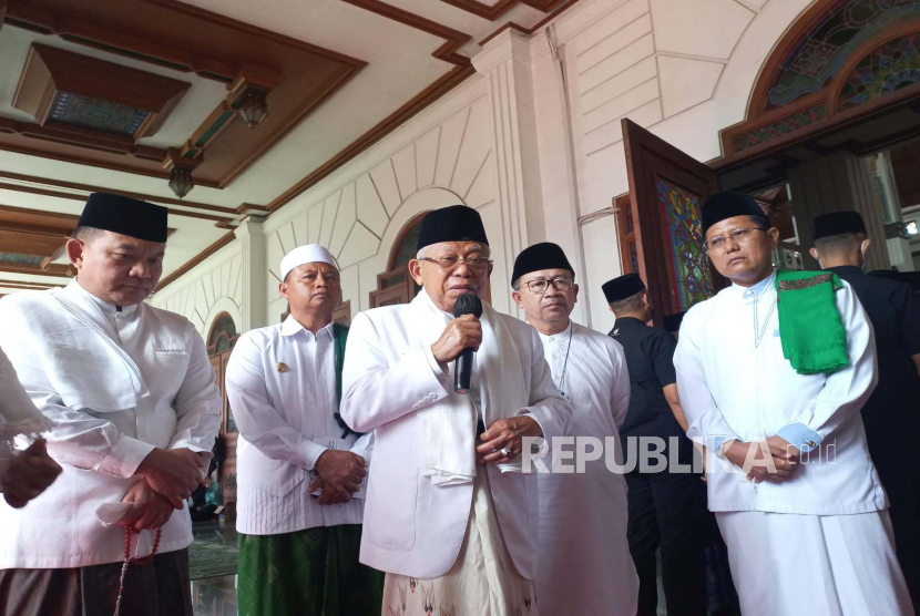 Wakil Presiden Maruf Amin dalam keterangan persnya usai menghadiri acara Muhasabah dan Istigasah Doa Keselamatan Bangsa dalam rangka Peringatan Isra Mi