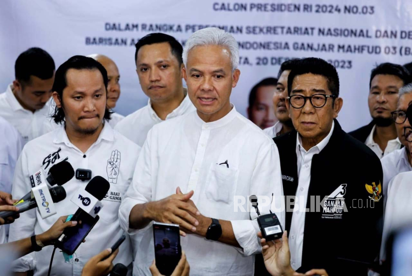 Calon presiden (capres) nomor urut 3, Ganjar Pranowo menghadiri deklarasi relawan Baki Gama 03, di kawasan Mampang Prapatan, Jakarta, Rabu (20/12/2023) malam. 