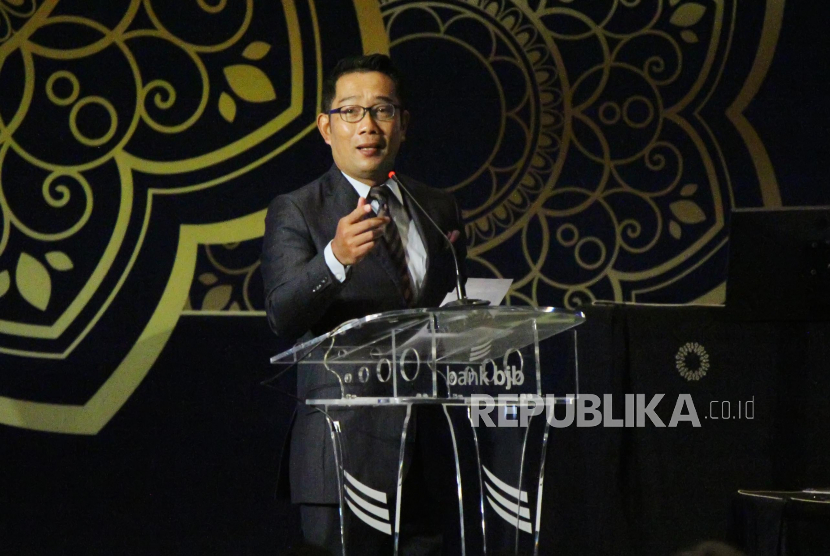 Gubernur Jawa Barat (Jabar) Ridwan Kamil mengemukakan, terbuka peluang 240 ribu lapangan kerja baru saat transformasi televisi analog ke digital.