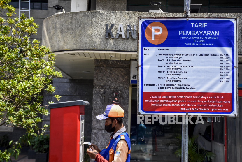 (ILUSTRASI) Tempat parkir kendaraan di Kota Bandung.