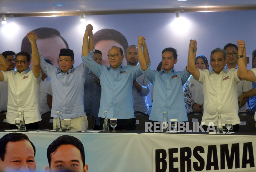 Ketua Tim Kampanye Nasional (TKN) Koalisi Indonesia Maju Rosan Roslani saat mengumumkan daftar struktur TKN Prabowo-Gibran  yang manggandeng purnawirawan, aktivis, hingga para ulama atau kiai.