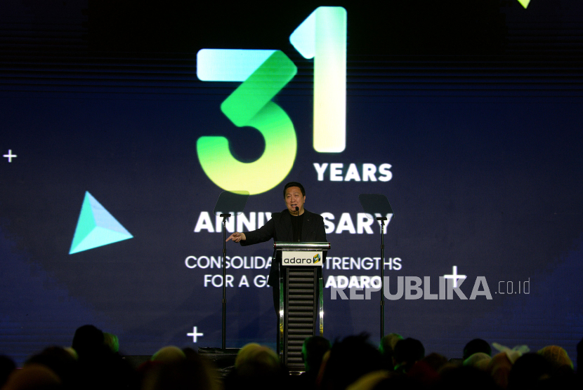 Presiden Direktur PT Adaro Energy Indonesia Tbk Garibaldi Thohir memberikan sambutan dalam acara perayaan ulang tahun ke-31 Adaro Energy Indonesia, Jakarta, Jumat (13/10/2023).  