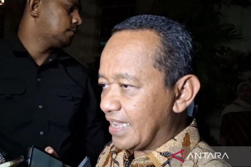 Menteri ESDM tepis isu BBM langka di SPBU swasta.