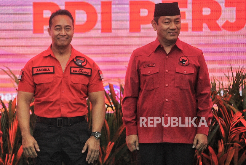 Bakal calon gubernur dan wakil gubernur Jawa Tengah Jenderal TNI (purn) Andika Perkasa (kiri) dan Hendrar Prihadi (kanan).