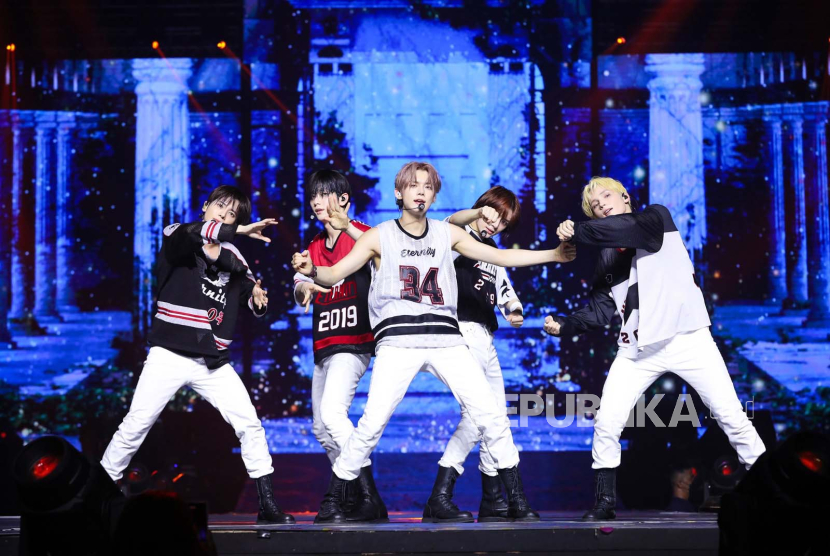 Di tengah seruan boikot terhadap grup di bawah naungan HYBE, grup K-pop Tomorrow X Together (TXT) akan merilis album baru pada April mendatng.