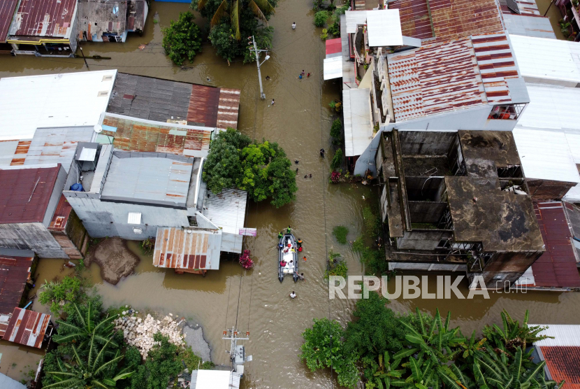 Banjir setinggi 50 sentimeter hingga 1,5 meter rendam sejumlah wilayah Gorontalo.
