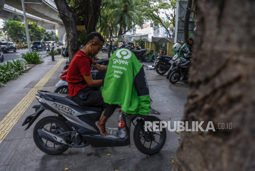 Driver gojek (ilustrasi). Manajemen Gojek angkat bicara terkait kasus cekcok antara driver dengan selebgram Awkarin.