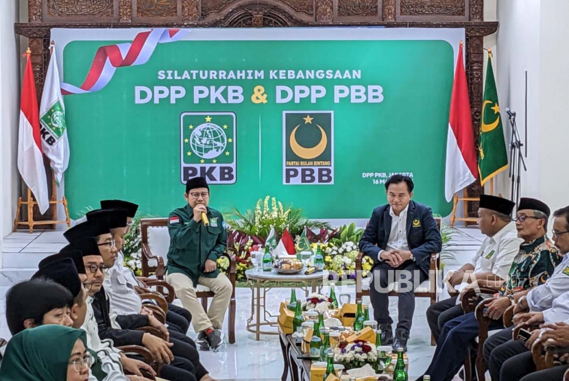 Pertemuan antara Ketua Umum Partai Kebangkitan Bangsa (PKB), Abdul Muhaimin Iskandar dengan Ketua Umum Partai Bulan Bintang (PBB), Yusril Ihza Mahendra di Kantor DPP PKB, Jakarta, Kamis (16/3). Dalam pertemuan itu, Yusril juga menyinggung kemungkinan PDIP mempertimbangkan partai Islam dalam berkoalisi. (ilustrasi)