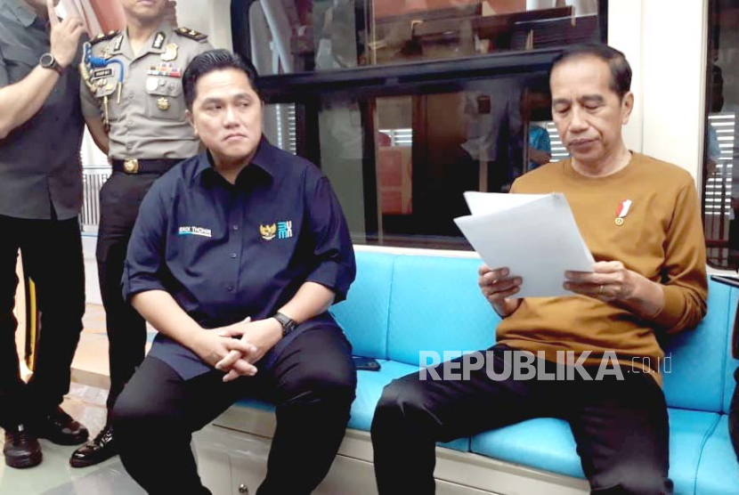 Presiden Jokowi menjajal LRT Jabodebek bersama Menteri BUMN Erick Thohir dan Menteri Perhubungan Budi Karya Sumadi, Kamis (3/8/2023).