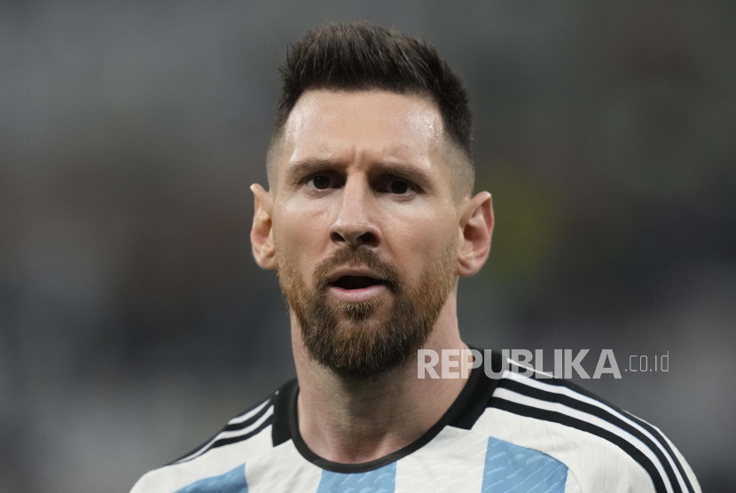 Lionel Messi dari Argentina bereaksi selama pertandingan sepak bola final Piala Dunia antara Argentina dan Prancis di Stadion Lusail di Lusail, Qatar, Ahad, 18 Desember 2022.