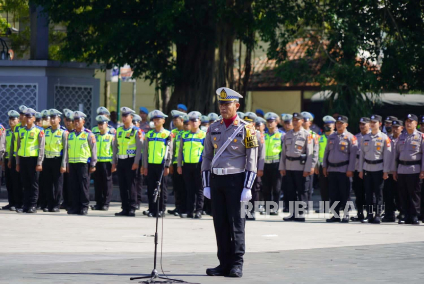 Apel Gelar Pasukan Operasi Ketupat Lodaya 2023 yang dilaksanakan di Alun-Alun Garut, Kecamatan Garut Kota, Kabupaten Garut, Jawa Barat, Senin (17/4/2023).