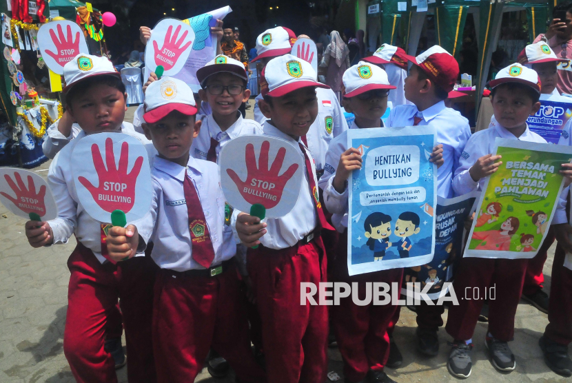 Layar Penuh Kekerasan, Rumah Penuh Luka
