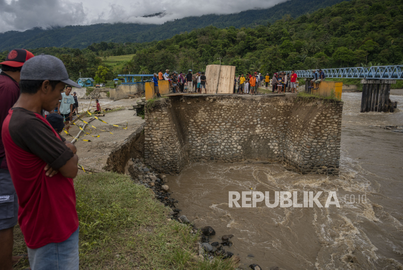 Banjir rendam rumah warga di Kabupaten Luwu di ketinggian 70 sentimeter.