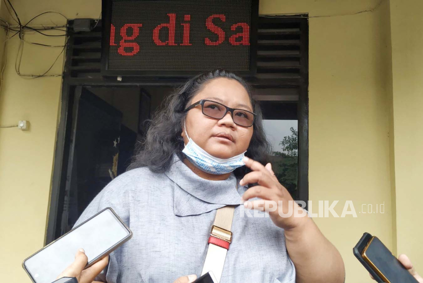 Kuasa hukum kepala sekolah sebuah sekolah swasta di Kota Yogyakarta, Elna Febi Astuti saat menjelaskan dugaan kekerasan seksual yang dialami siswa kelas 6 SD di Mapolresta Yogyakarta, Senin (8/1/2024).