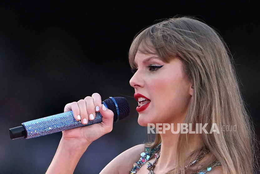  American singer songwriter Taylor Swift performS during the first night of The Eras Tour in Australia at the Melbourne Cricket Ground, Melbourne, Australia, 16 February 2024. Taylor Swift