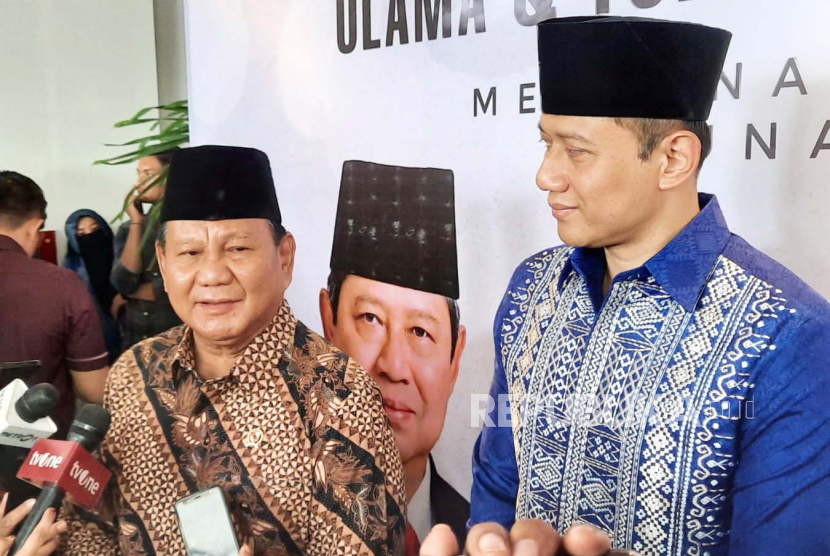Capres nomor urut 2, Prabowo Subianto didampingi Ketua Umum DPP Demokrat Agus Harimurti Yudhoyono (AHY) di Kota Banda Aceh, Selasa (26/12/2023).