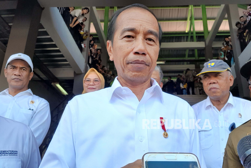 Presiden Jokowi saat memberikan keterangan pers 