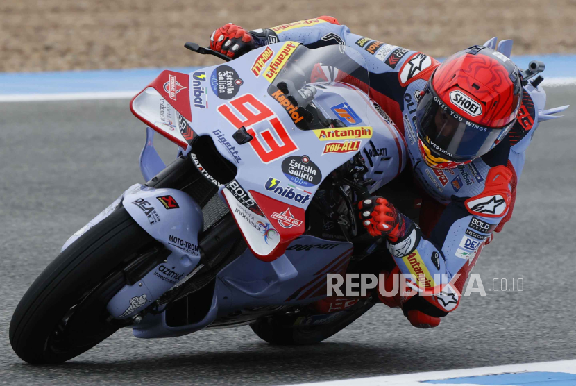  Spanish MotoGP rider Marc Marquez, of Gresini Racing, takes a bend during a free practice session for the 2024 Motorcycling Gran Prix of Spain in Jerez de la Frontera, southern Spain, 27 April 2024. 