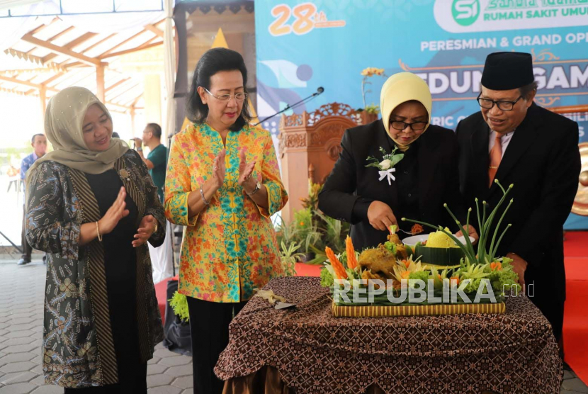 Gusti Kanjeng Ratu (GKR) Hemas meresmikan Gedung Gambuh di RSU Sakina Idaman, Sleman, Kamis (18/5/2023). 
