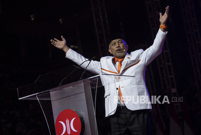 Presiden Partai Keadilan Sejahtera (PKS) Ahmad Syaikhu menyampaikan pidato dalam Milad ke-20 Partai Keadilan Sejahtera di Istora Senayan, Kompleks GBK, Jakarta, Ahad (29/5/2022). 
