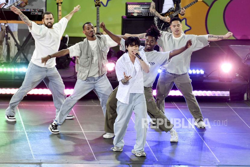 South Korean singer Jung Kook, center, from the K-pop band BTS performs solo on ABCs Good Morning America at Rumsey Playfield/SummerStage on Friday, July 14, 2023, in New York. 