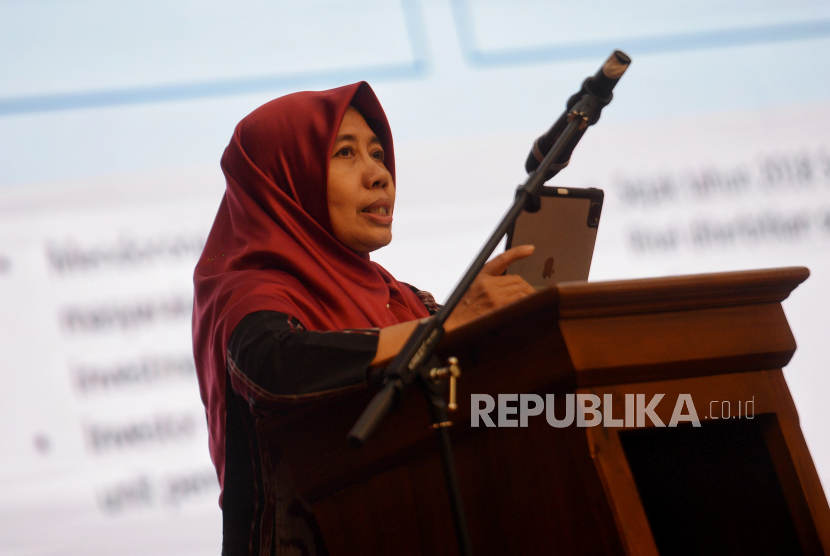 Direktur Pembiayaan Syariah Ditjen Pengelolaan Pembiayaan dan Risiko Kementerian Keuangan Dwi Irianti Hadiningdyah dalam seminar nasional di IPB University, Bogor, Jawa Barat, Sabtu (26/8/2023). 