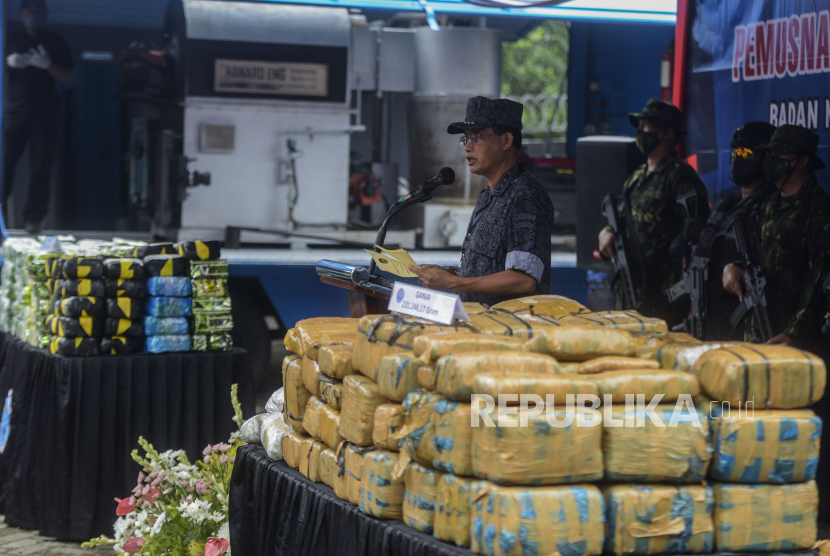 Sekretaris Utama BNN Irjen I Wayan Sukawinaya memberikan sambutan saat pemusnahan narkotika di BNN, Cibinong, Kabupaten Bogor, Jawa Barat, Kamis (8/9/2022).