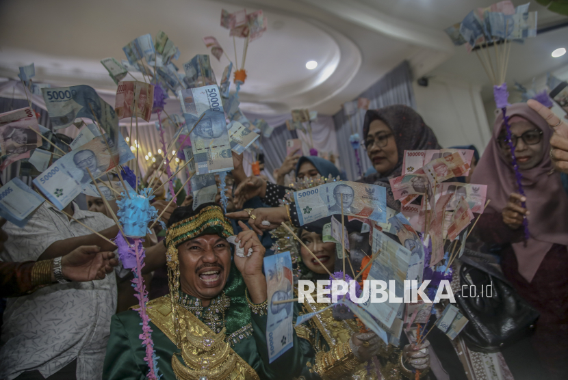 Prosesi Saro-Saro, Tradisi Unik Sambut Pasangan Pengantin di Ternate