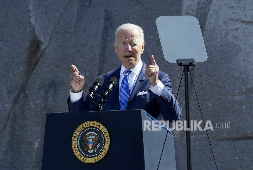 Presiden Joe Biden berbicara dalam sebuah acara yang menandai peringatan 10 tahun penahbisan Martin Luther King, Jr. Memorial di Washington, Kamis, 21 Oktober 2021.