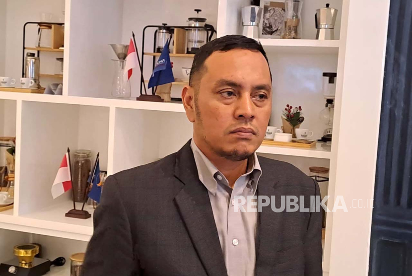 Ketua DPP Partai Nasdem Willy Aditya menanggapi perkembangan isu politik terkini, di Nasdem Tower, Jakarta Pusat, Senin (15/4/2024). 