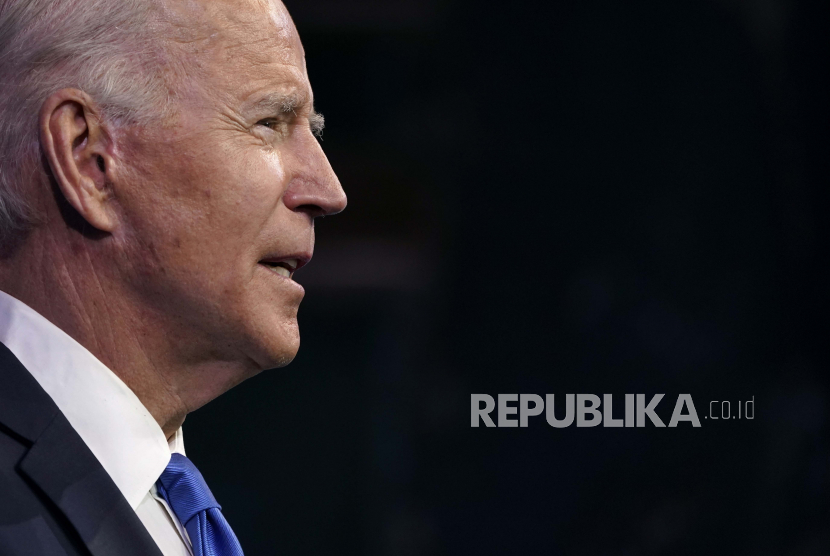  Presiden terpilih Joe Biden berbicara setelah Electoral College secara resmi memilihnya sebagai presiden, Senin, 14 Desember 2020, di teater The Queen di Wilmington, Del.