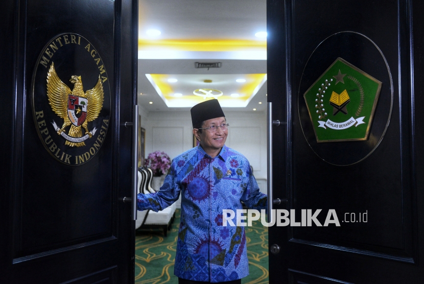 Menag: Produk Farmasi Wajib Bersertifikat Halal Paling Lambat 17 Oktober 2026