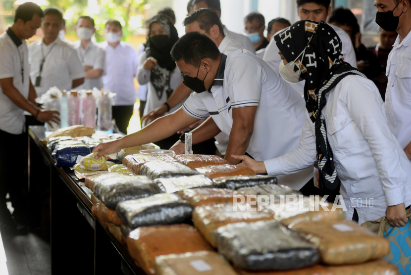 Barang bukti kejahatan penyalahgunaan dan peredaran gelap narkoba.