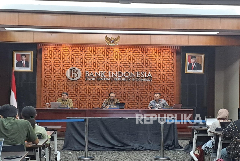 Konferensi pers Bank Indonesia mengenai Stabilitas Sistem Keuangan dan Bauran Kebijakan Makroprudensial di Kompleks BI, Jakarta Pusat, Senin (3/6/2024). 
