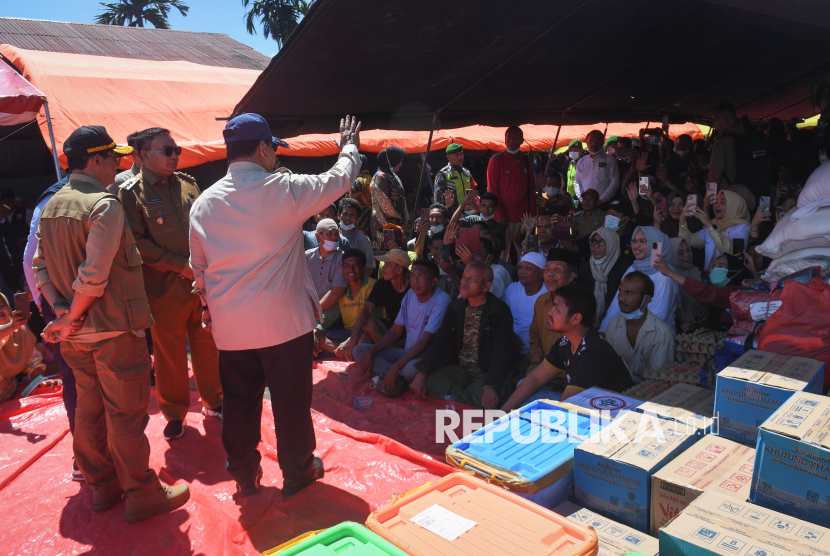 Presiden Prabowo Kunjungi Posko Pengungsian Korban Banjir di Aceh